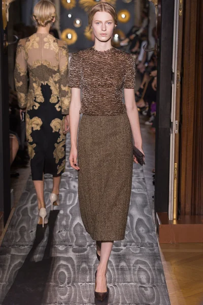 Look 11